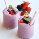 smoothie aux fruits rouges et myrtilles